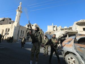 Syria: Armed groups impose curfew in Aleppo amid displacement and food shortages