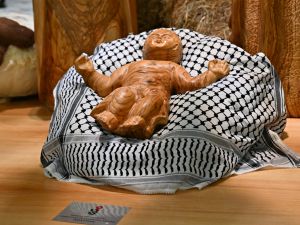 The Vatican wraps Jesus Christ in a keffiyeh