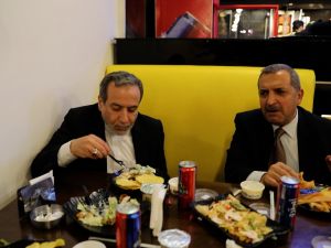 Iranian Foreign Minister Abbas Araghchi enjoying his Shawerma in Damascus. (X/@araghchi) Iranian Foreign Minister Abbas Araghchi