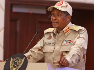 Sudan's paramilitary commander Mohamed Hamdan Daglo speaks following the signing of an initial deal aimed at ending a deep crisis caused by last year's military coup, in the capital Khartoum on December 5, 2022. (Photo by ASHRAF SHAZLY / AFP) Mohamed Hamdan Daglo