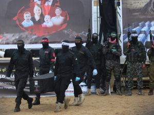 Hamas acknowledges possible Mix-up in body identification amid Israeli accusations / Hamas captive exchange Netanyahu threats to Hamas Israeli prisoner release Gaza-Israel conflict update Shiri Bibas body mix-up Hamas agreement violation IDF forensic report Israel-Hamas mediation
