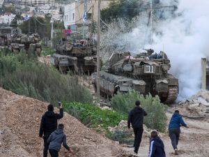 Israeli tanks in jenin 
