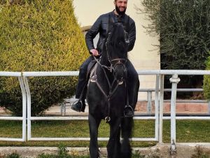Ahmed Al-Sharaa’s horseback appearance sparks social media debate 