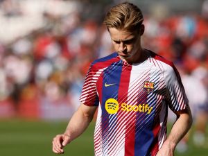 Barcelona Restructures De Jong’s Contract Offer with Major Financial Adjustments