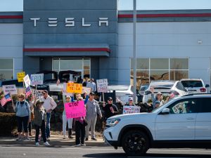 "Boycott Tesla": Protests in Portugal against Elon Musk’s far-right support