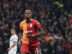 Osimhen edges closer to Manchester United move