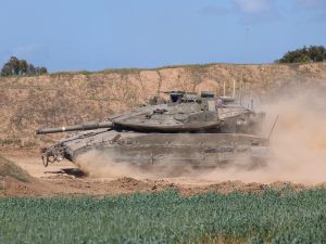 Five Israeli soldiers injured, officer killed in escalating clashes in Gaza