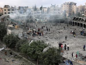 Israel widens Gaza offensive: Shujaiya under siege as thousands flee 