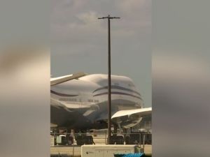 الطائرة الق
