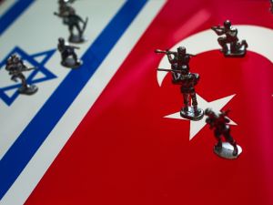 تركيا تحسم الجدل بشأن عبور نتنياهو من مجالها الجوي