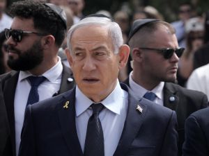 Netanyahu "Manipulates the world" with sudden withdrawal