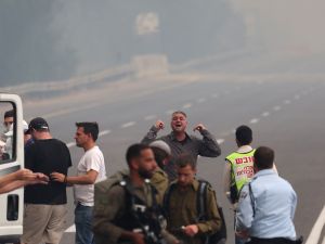 Israeli Fires Spark Internal Divisions\