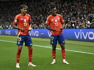 نيكو ويليامز يوافق على عرض برشلونة حتى 2031