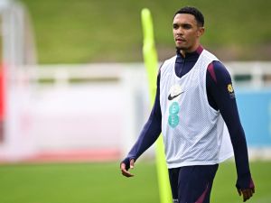 ترينت ألكسندر أرنولد يرتدي القميص رقم 12 في ريال مدريد خلفًا لمارسيلو