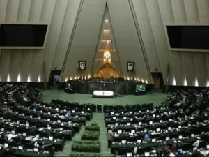 البرلمان الإيراني يصادق على تعليق التعاون مع الوكالة الذرية