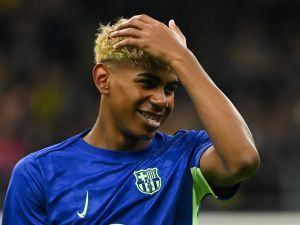 يوم تاريخي في برشلونة.. لامين يامال يرث الرقم 10 الأسطوري