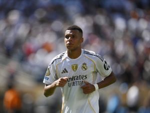 مبابي يحصل على القميص رقم 10 في ريال مدريد بعد رحيل مودريتش