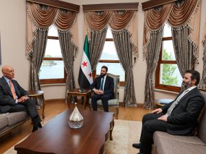  المبعوث الأميركي إلى سوريا، توماس باراك برفقة الشرع والشيباني