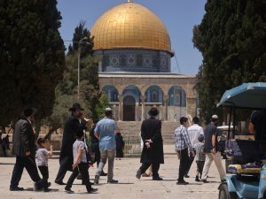 Escalating provocations: Israeli settlers perform Talmudic rituals inside Al-Aqsa mosque