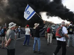إضراب واسع في إسرائيل للضغط على الحكومة بشأن ملف الأسرى