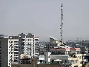 أعمدة الاتصالات في العاصمة الأفغانية كابل
