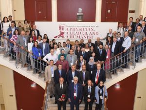تكريم رئيس الجامعة الأميركية في بيروت الدكتور فضلو خوري كطبيب وقائد وإنساني