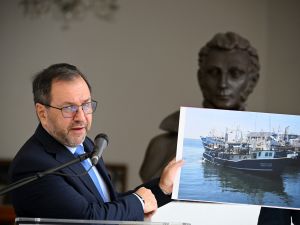 US sinks second alleged Venezuelan drug vessel, escalating tensions with Caracas