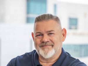 تحوّل الإمارات نحو تكنولوجيا السحابة الهجينة: نقلةٌ نوعية في البنية التحتية الرقمية