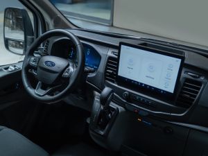 شاحنة فورد ترانزيت كارغو فان 350 جاهزة لمختلف أنواع العمل