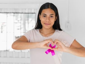 خطوات أساسية لصحة الثدي يجب على كل امرأة معرفتها خطوات أساسية لصحة الثدي يجب على كل امرأة معرفتها
