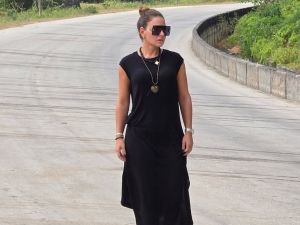 ديمة قندلفت تتألق بإطلالة طبيعية في أحضان سلطنة عُمان