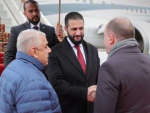  لحظة مرور موكب الرئيس السوري أحمد الشرع 