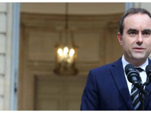  استقالة مفاجئة لرئيس وزراء فرنسا تؤكد هشاشة المشهد السياسي في ثاني أكبر اقتصاد في أوروبا