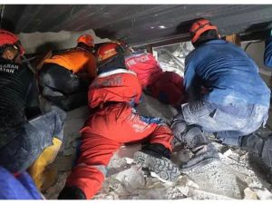 عشرات القتلى جراء الزلزال في الفلبين عشرات القتلى جراء الزلزال في الفلبين