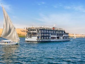 عودة الاتصال بسفينة ألما والنشطاء يلقون هواتفهم بالبحر