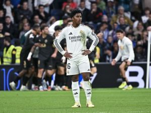 إندريك يدرس الرحيل المؤقت عن ريال مدريد بحثًا عن فرصة حقيقية