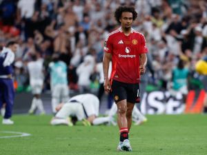 زيركزي غير سعيد في مانشستر يونايتد.. اهتمام إيطالي قد يفتح له باب الرحيل