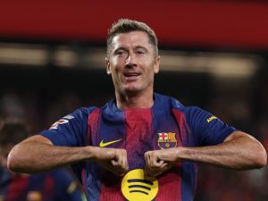 مركز ليفاندوفسكي في برشلونة مهدد قبل الكلاسيكو