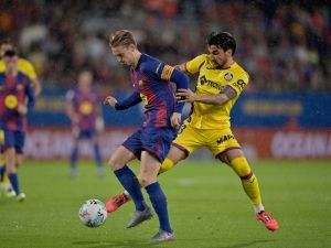 فرينكي دي يونغ يجدد عقده مع برشلونة حتى 2029 رسميًا