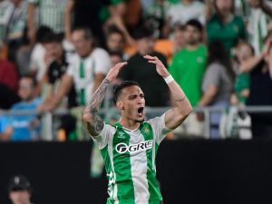 أنتوني نجم ريال بيتيس يعترف بتلقيه عرضاً من أتلتيكو مدريد