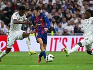 بيدري خارج حسابات فليك.. إصابة تبعد نجم برشلونة شهرًا كاملًا