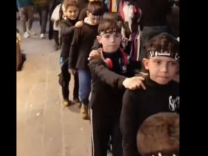 أطفال بسوق دمشق يرددون شعارات "إبادة الأقليات"