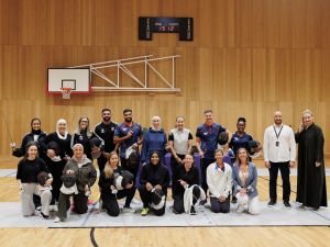 اللاعبة الأولمبية تقود ورشة للمبارزة في مؤسسة قطر لتمكين معلمي التربية البدنية