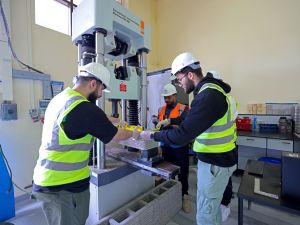 جامعة أبوظبي تستعرض ابتكارات طلابها وحلول الطاقة المستقبلية كشريك أكاديمي لبرنامج "شباب أديبك"