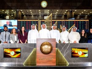 بورصة الكويت تكرم فريق جامعة الكويت الفائز بتحدي أبحاث المحللين الماليين بقرع الجرس في "أسبوع المستثمر العالمي"