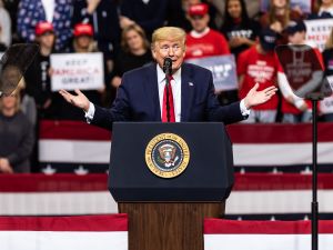 توقف عن السير فجأة وبدأ يرقص..