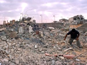 بموافقة نتنياهو ..معدات مصرية تدخل غزة للمساعدة في البحث عن جثث الرهائن