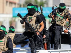 جندي إسرائيلي مُفرج عنه: حماس وفرت لي التوراة وأدوات الصلاة 
