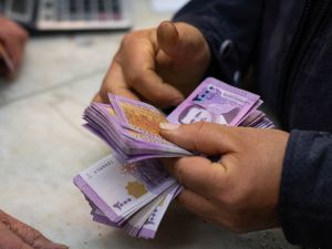 حل أزمة نقص السيولة واستبدال الأوراق التالفة وضخ أوراق نقدية حديثة أكثر جودة