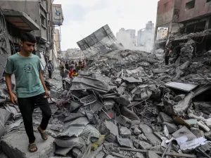 إسرائيل تخفف القيود على غزة بعد وعود من حماس بتسليم جثث أسرى إسرائيليين